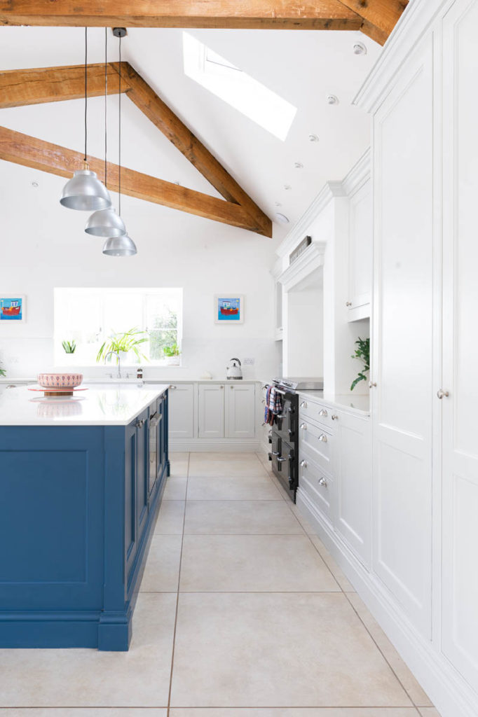 The kitchen handles are from Crofts & Assinder’s Knightsbridge range and add a touch of classic elegance to the rest of the kitchen doors.